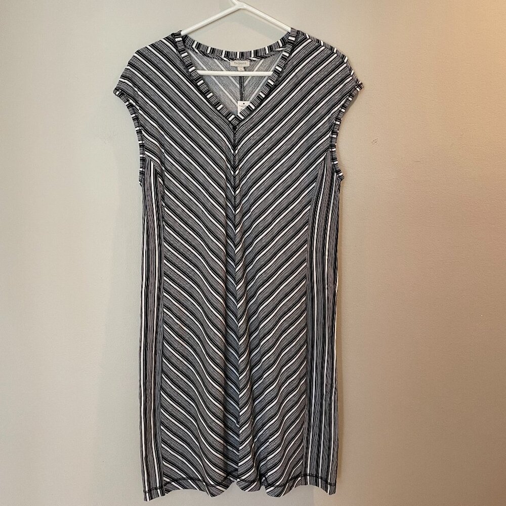 T by Talbots Black and White Chevron V-neck Shift Dress